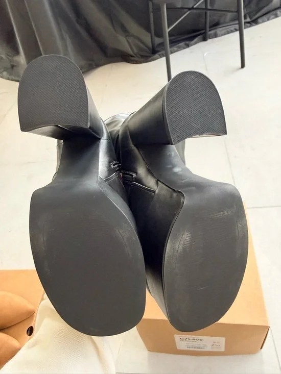 Women’s Black Platform Knee-High Boots - Picture 3 of 3